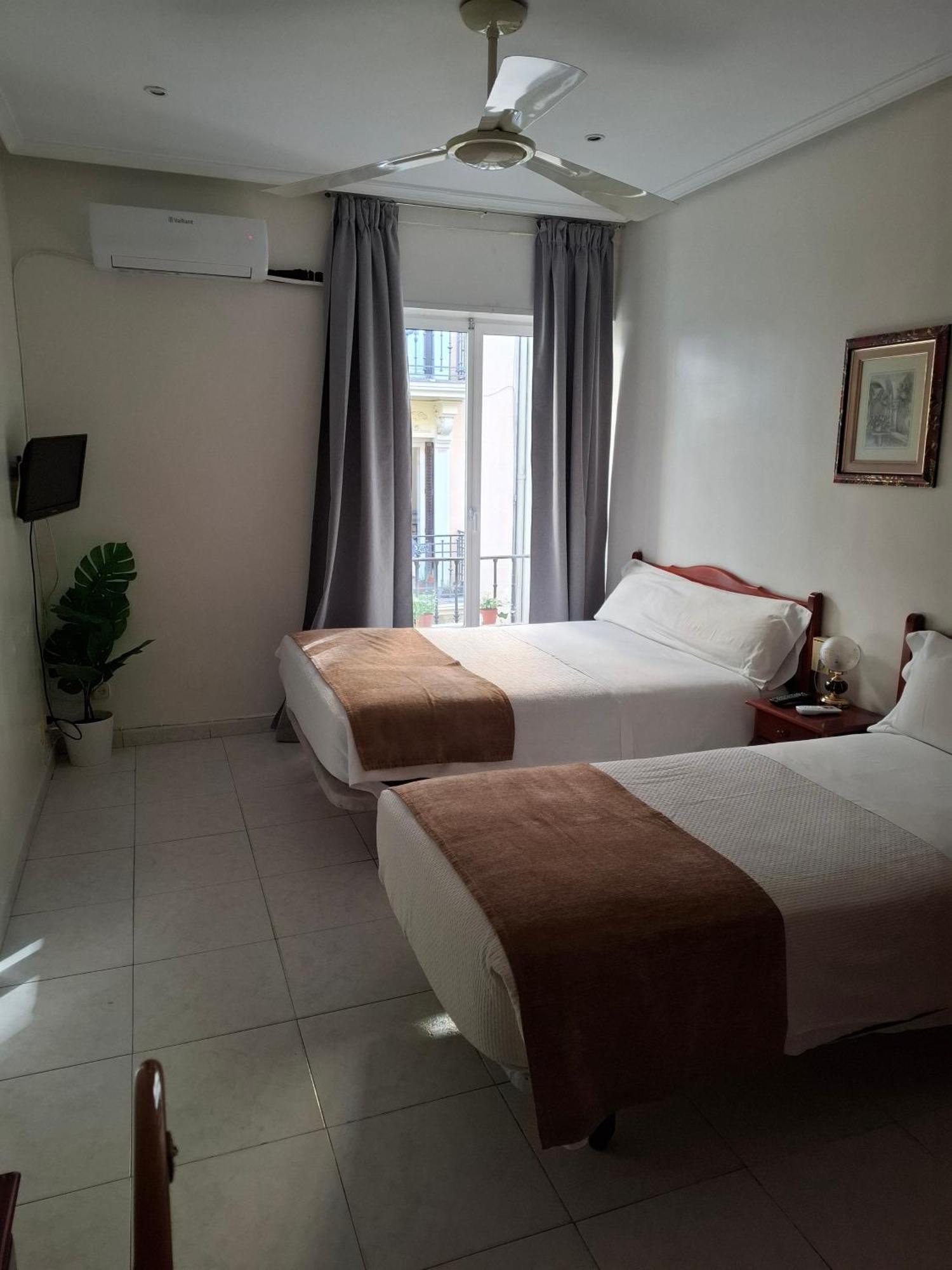 Hostal Villamanez Madrid Dış mekan fotoğraf