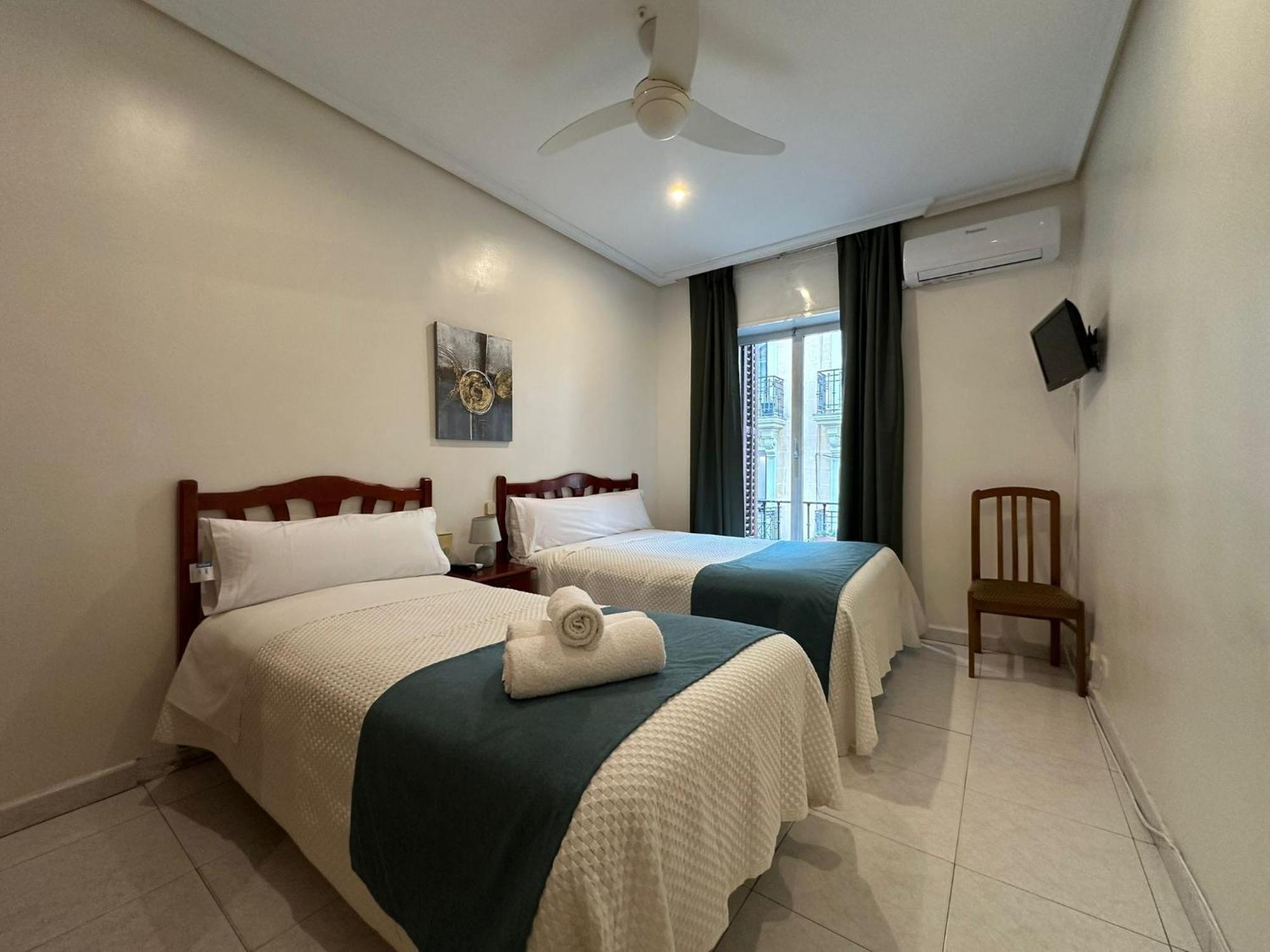 Hostal Villamanez Madrid Dış mekan fotoğraf